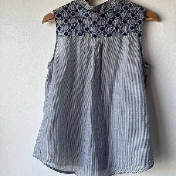 Women’s sleeveless blue blouse light fabric striped floral line design S. - Picture 11 of 12